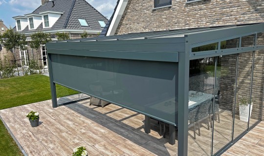 Veranda glas tuinkamers Zeeland | Veranda schuifwanden glas Zeeland | Veranda terrasoverkapping Zeeland | Veranda zonwering Zeeland | Verandas showroom Zeeland