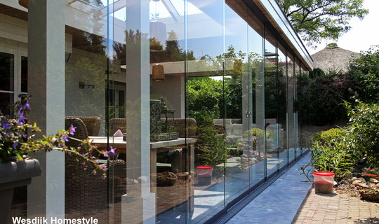 Veranda tuinkamer met volglas schuifwanden.
