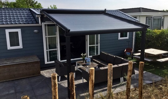 Schuifbare veranda met duo color PVC cover.