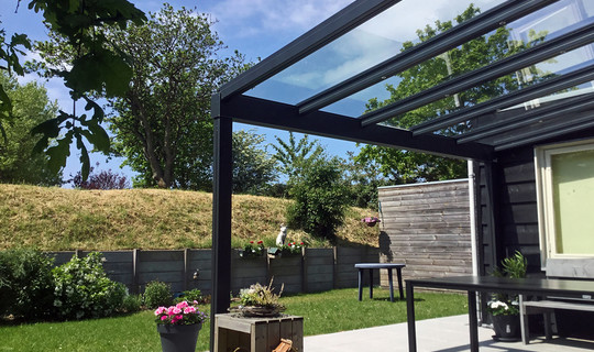 Veranda terrasoverkapping glas met geïntegreerde zonwering