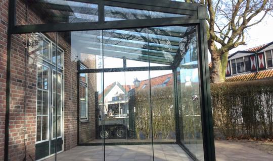 Veranda Tuinkamer Glas - Veranda tuinkamer met glazen schuifwanden.