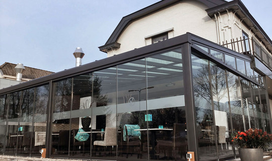 Horeca veranda serre glas met zonwering 